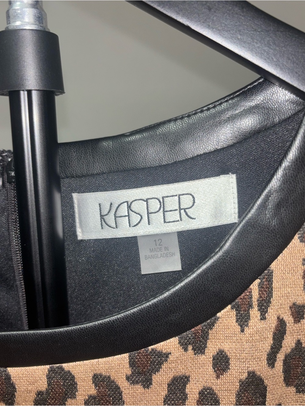 Kasper Leopard-Print Long jacket with Black faux leather Trim - Picture 7 of 9